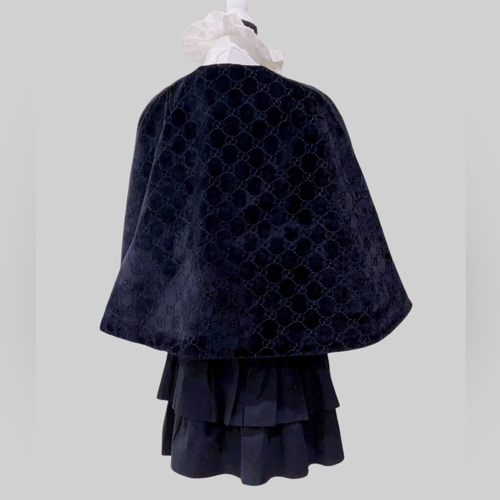 ❌SOLD❌100% Authentic Gucci GG Logo Black Velvet Cape Poncho One Size - Picture 11 of 16